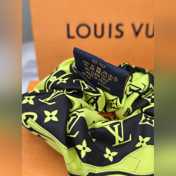 Like New Louis Vuitton Silk Monogram Hair Scrunchie! - Picture 5 of 10